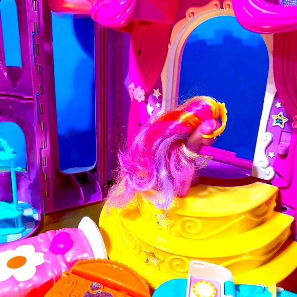 MY LITTLE PONY G3 2002 CELEBRATION CASTLE PLAYS MUSIC & LIGHTS UP EXCLUS… - Picture 10 of 16